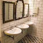 بيت شباب Pars Teatro (adults Only) برشلونة
